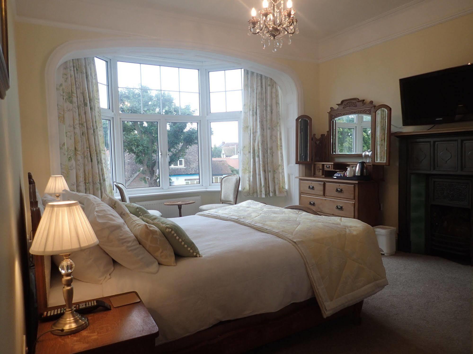 The Old Surgery Bed & Breakfast Clacton-on-Sea Bagian luar foto