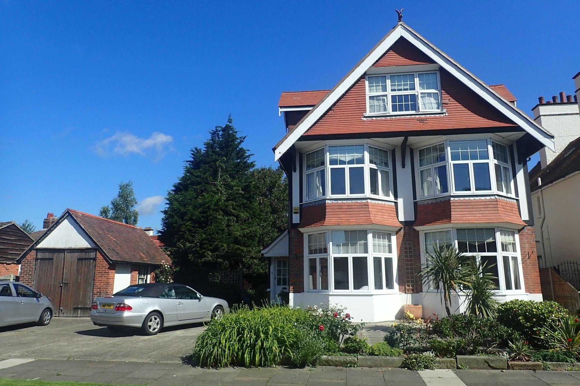 The Old Surgery Bed & Breakfast Clacton-on-Sea Bagian luar foto